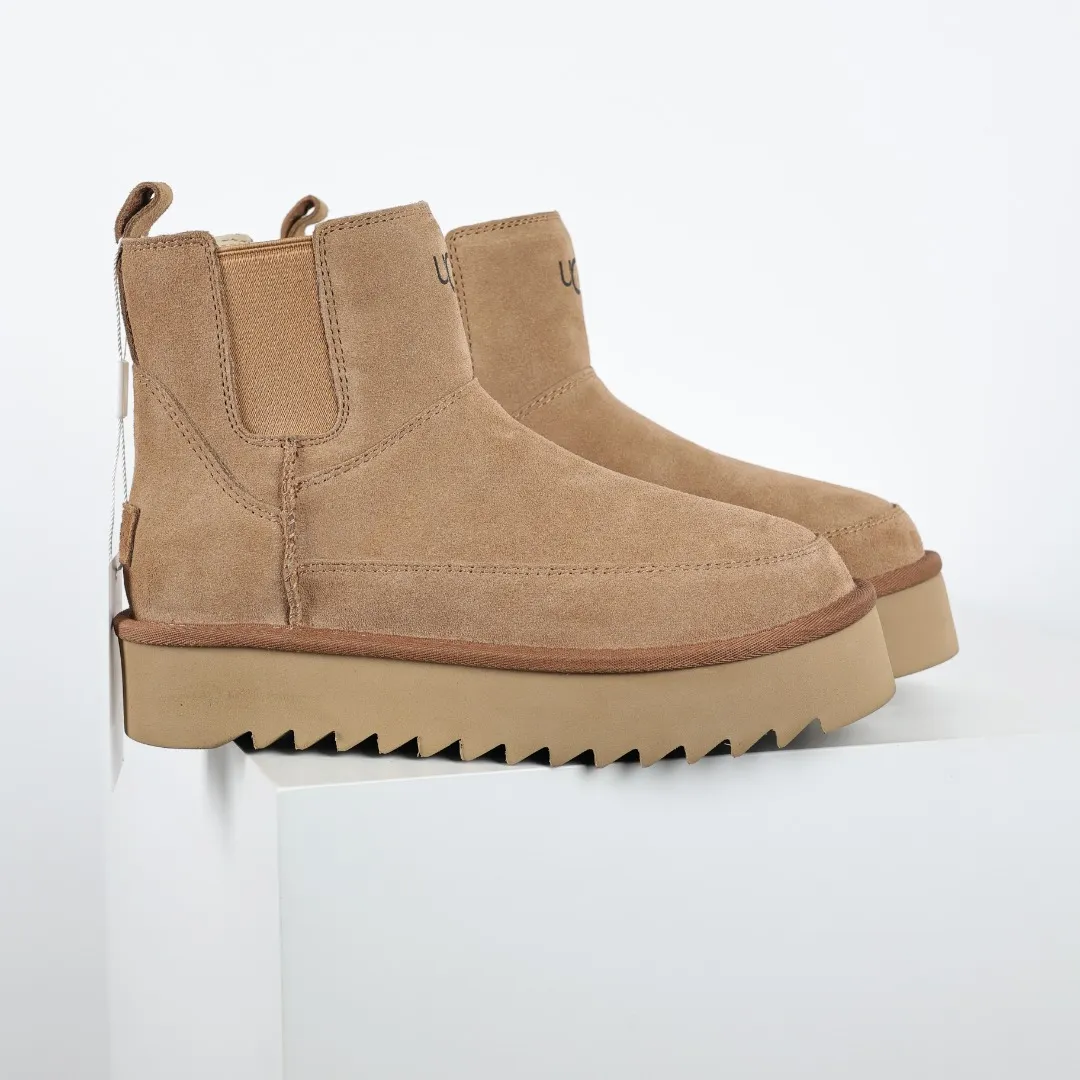 Pick up locally 💰640 Core recommendation with good price In recent years, uug has launched a series of styles, which are partially geared towards the preferences of young consumers and have also moved to the forefront of fashion trends. Shoe body material: water-repellent coated suede upper, 17mm UGGPURE™ implanted wool insole, lightweight non-slip and comfortable rubber outsole, with brand LOGO and trademark, with full packaging Size: 35 36 37 38 39 40